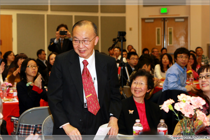 温馨欢乐的美国南加州华裔教授专家2013新春聚会 钱煦院士精彩演讲