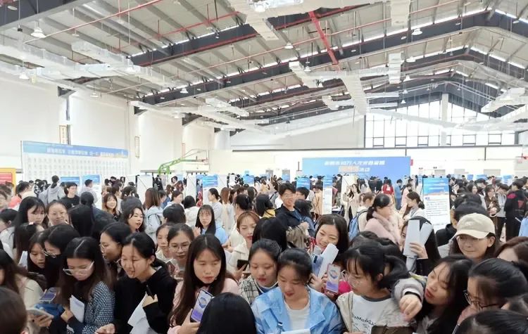 太扎心!28岁女硕士投了8000份简历都没找到工作