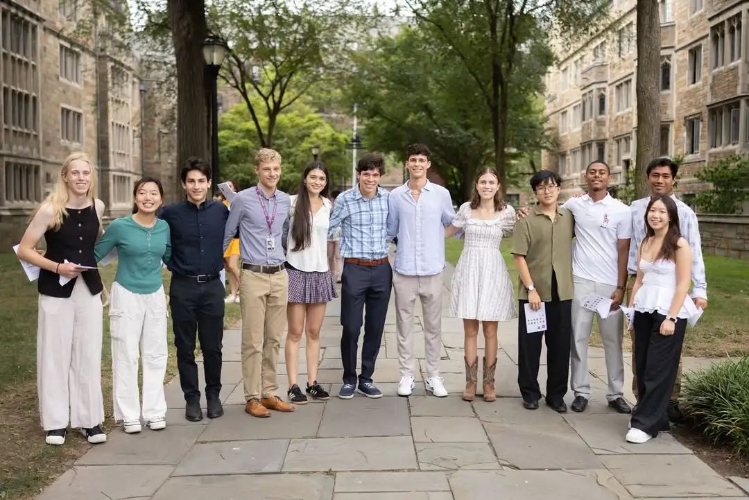 开学第一课 | 耶鲁大学校长2025开学演讲:站在变革时刻(附全程视频+中文译文) Moments of Transition