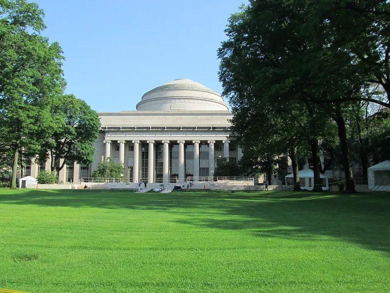哈佛、耶鲁、牛津、剑桥、MIT、斯坦福迎新周,这些大学彻底“玩疯”了!