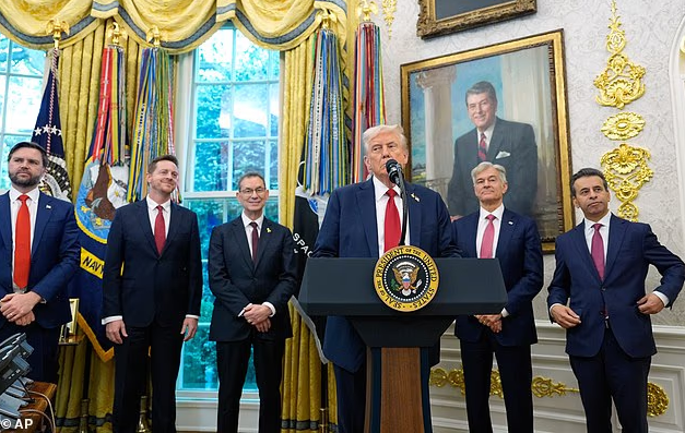重磅!美国药价要变天了!川普联手辉瑞,TrumpRx平台即将上线,药价最高降90%!
