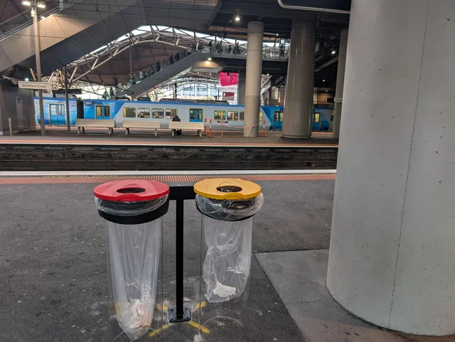 一群日本人在澳洲知名景点前做这事, 本地人瞬间尴尬! 他们集体涌入澳洲, 疯狂内卷…