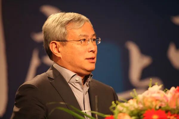 周其仁:官与民争利,哪里还谈得到提高普通居民的收入?