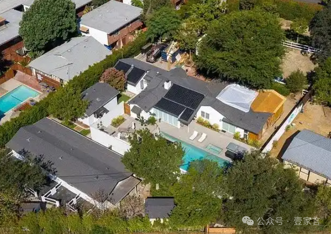 �������˾�Ӣ�ġ��޹�Ϸ�롱����������α�ı��ݺ��޳ܵ�˫��