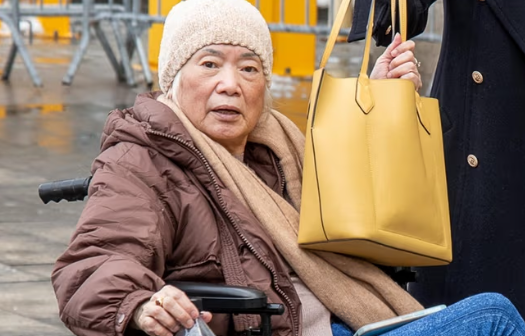 �о��ˣ�71�껪�����ʦ������ƭ2400��ҽ����������֢�Ա�����������û��3�ڣ�