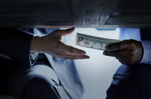 �о��ˣ�71�껪�����ʦ������ƭ2400��ҽ����������֢�Ա�����������û��3�ڣ�