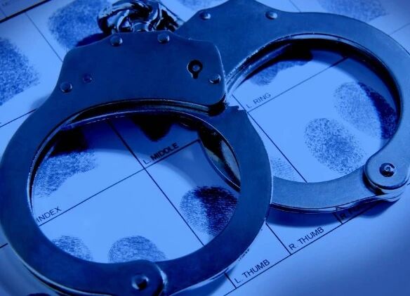 �о��ˣ�71�껪�����ʦ������ƭ2400��ҽ����������֢�Ա�����������û��3�ڣ�