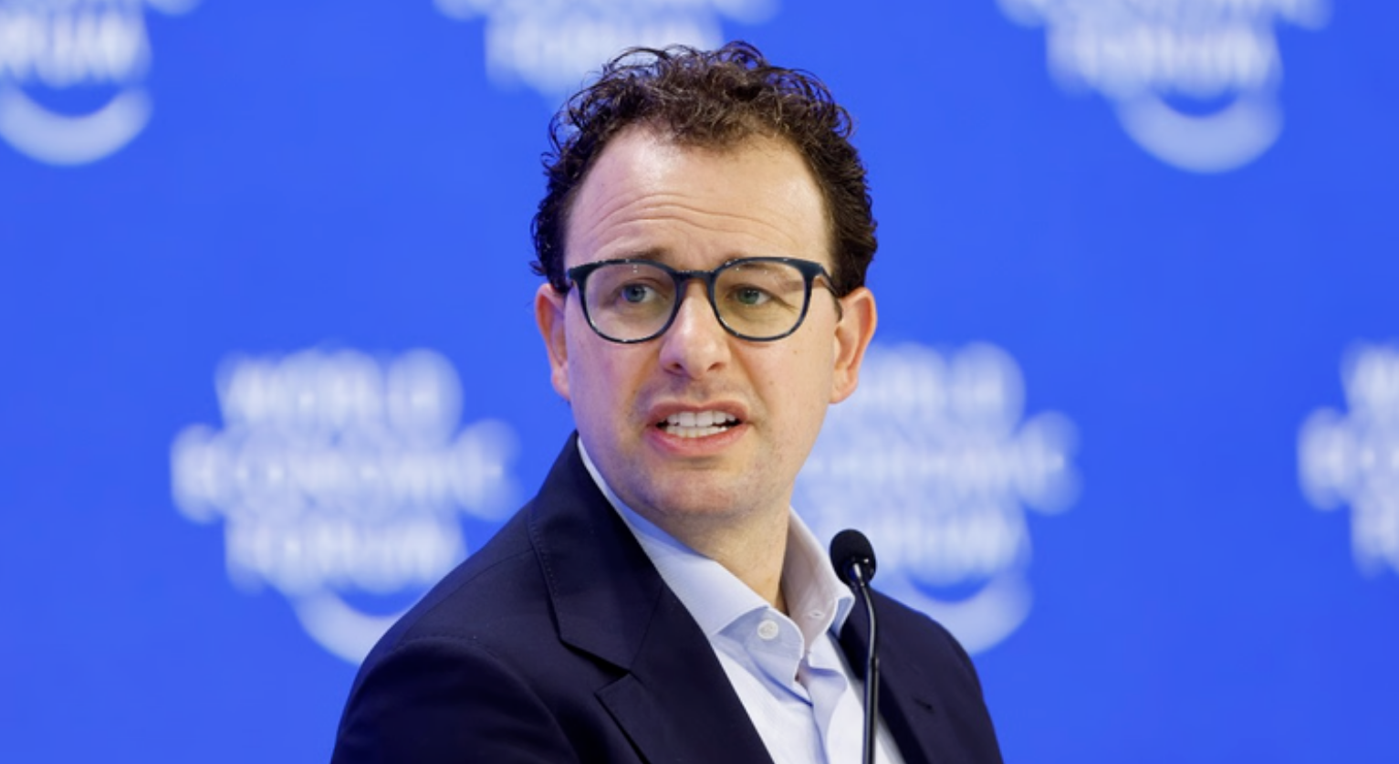 速递丨硅谷惊天大瓜:Ilya偷拍70页机密曝光,揭开OpenAI掌门人的“致命谎言”