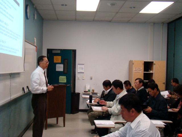 姜镇英教授为加州州立大学（CSUF）大连公共危机管理专题培训班讲课