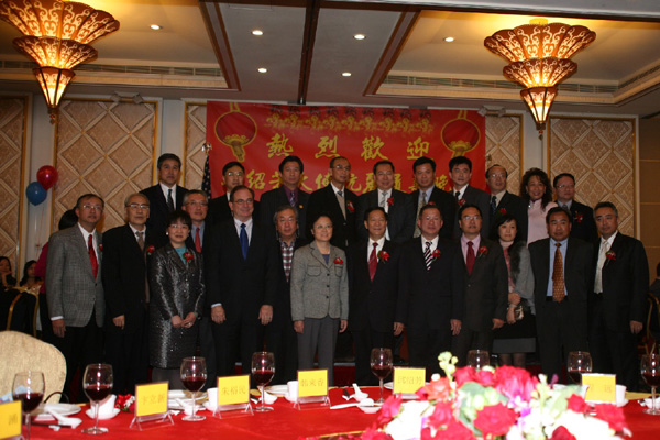 南加州华人侨团举行盛大晚宴欢迎邱绍芳大使