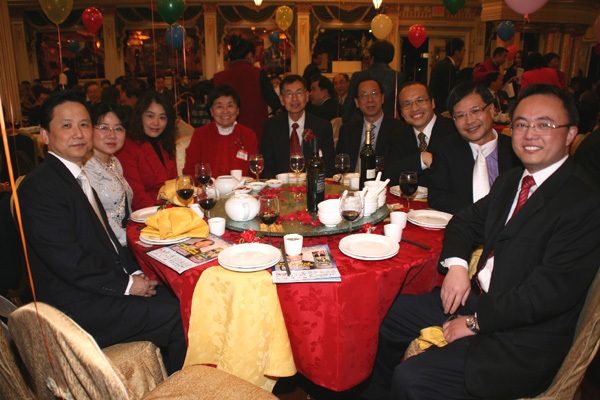 南加州华人侨团举行盛大晚宴欢迎邱绍芳大使