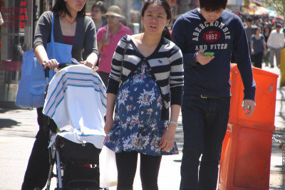美国华人送幼子回国寄养隐忧多