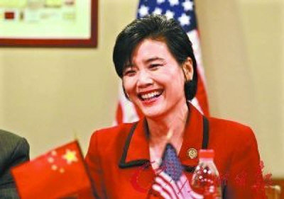 华裔众议员赵美心率团访问中国：真的有回家的感�X