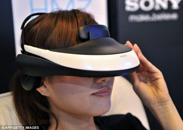 日本索尼: 世界首款头盔式3D显示器问世 售价800美元