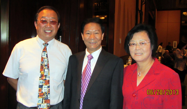 中国驻洛杉矶总领事邱绍芳离任招待会在环球影城举行 侨学界500代表出席