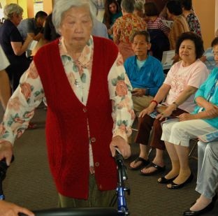 洛杉矶县亚裔居民的平均寿命85.8岁