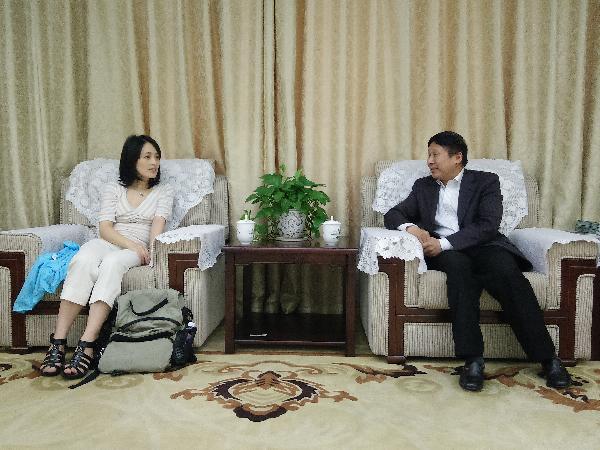上海侨办主任徐力会见美国华裔青年科学家单舒瓯女士