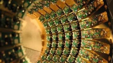 马里兰大学科学家制造出小型可编程重新配置的量子计算机