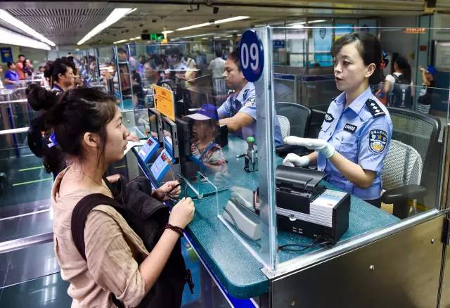 中国公安部：入境外国人必须留存指纹  已入外国国籍须注销中国户籍
