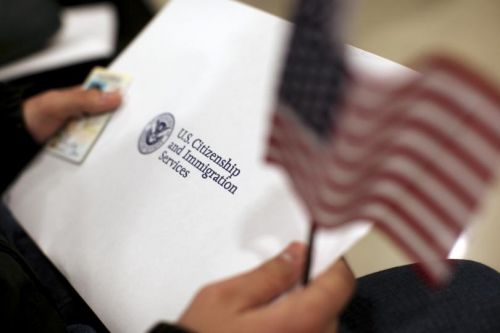 美国移民局：5月1日起开始发放的新版绿卡、工卡（EAD工作许可）