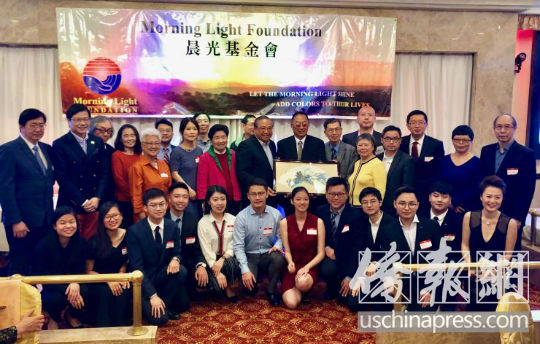 晨光基金会颁奖鼓励南加州11位优秀华人学生